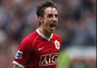 Gary Neville marad, Rooney a legjobb